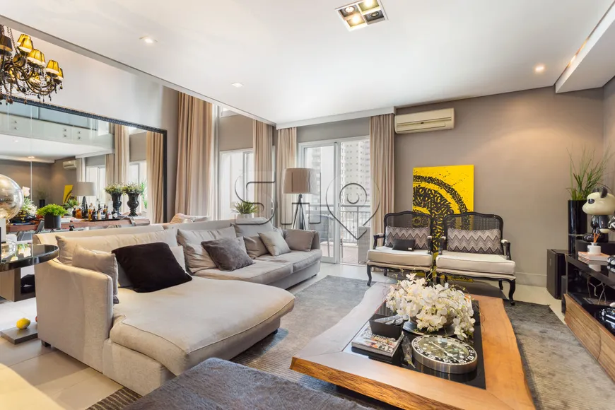Foto 1 de Apartamento com 2 Quartos à venda, 163m² em Moema, São Paulo
