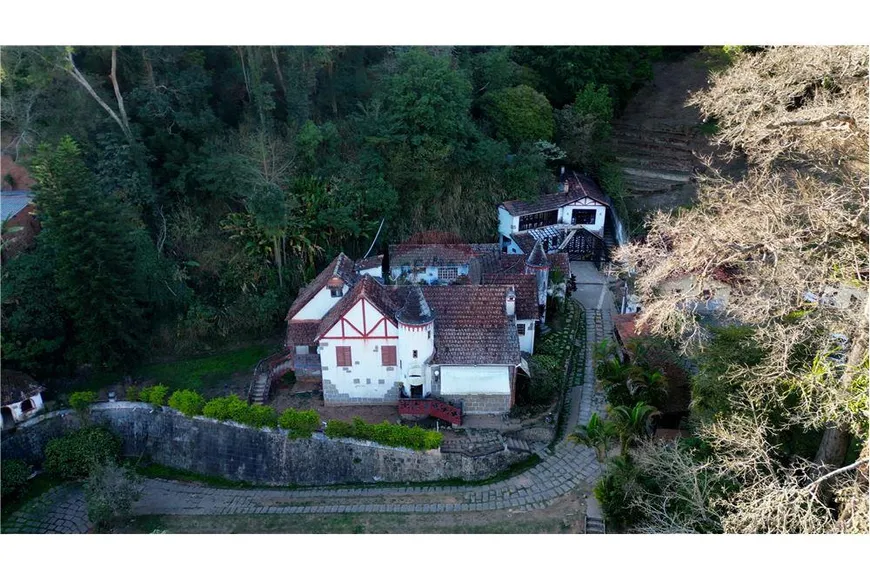 Foto 1 de Casa com 4 Quartos à venda, 2000m² em Pedro do Rio, Petrópolis