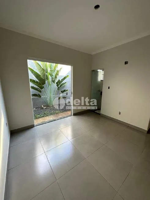 Foto 1 de Casa com 2 Quartos à venda, 72m² em Laranjeiras, Uberlândia