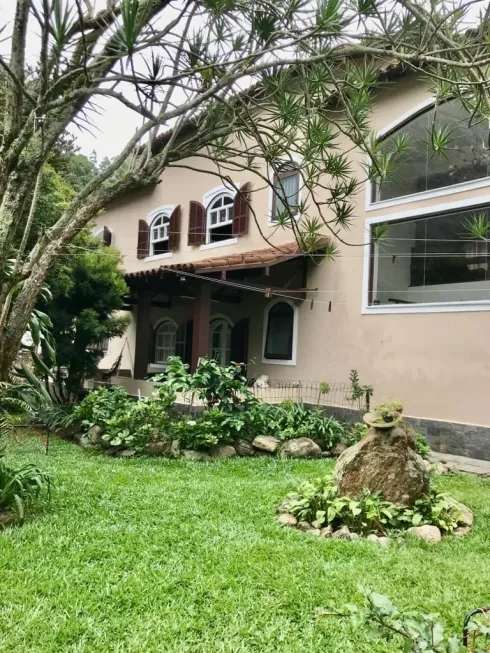 Foto 1 de Casa com 4 Quartos à venda, 290m² em Retiro, Petrópolis