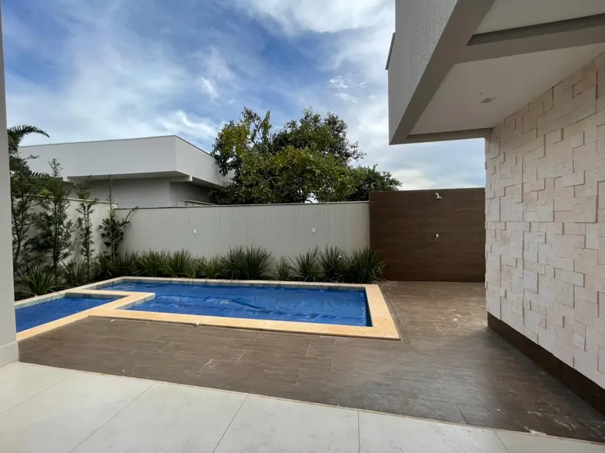 Foto 1 de Casa com 3 Quartos para alugar, 298m² em Residencial Goiânia Golfe Clube, Goiânia