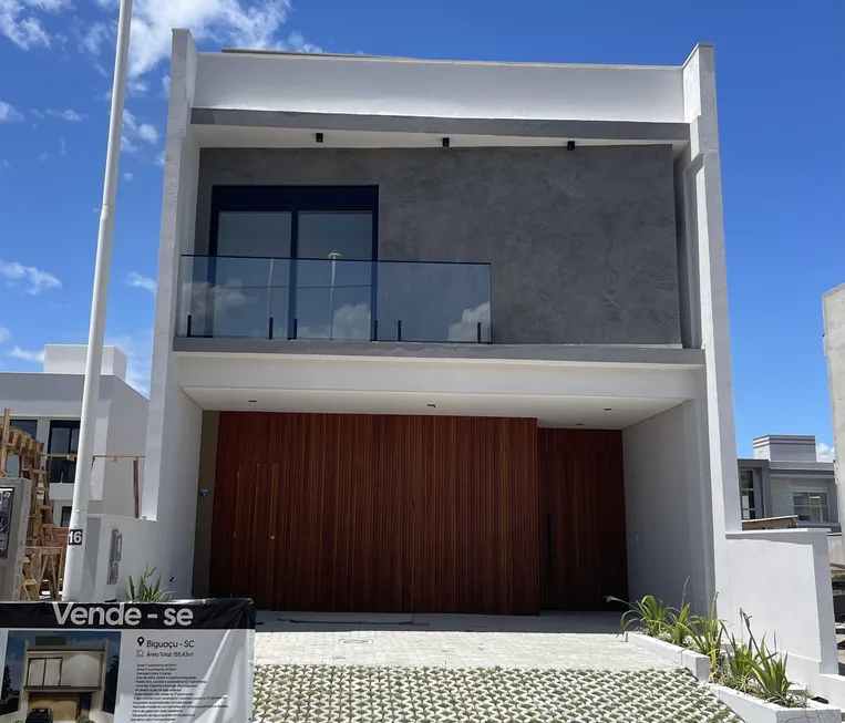 Foto 1 de Sobrado com 3 Quartos à venda, 155m² em Deltaville, Biguaçu