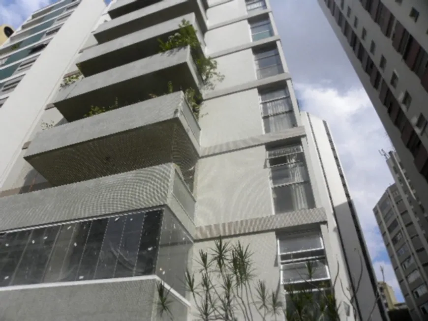 Foto 1 de Apartamento com 3 Quartos à venda, 230m² em Higienópolis, São Paulo