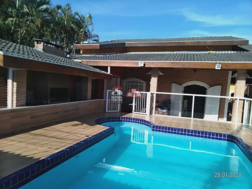 Foto 1 de Casa com 4 Quartos à venda, 235m² em Martim de Sa, Caraguatatuba