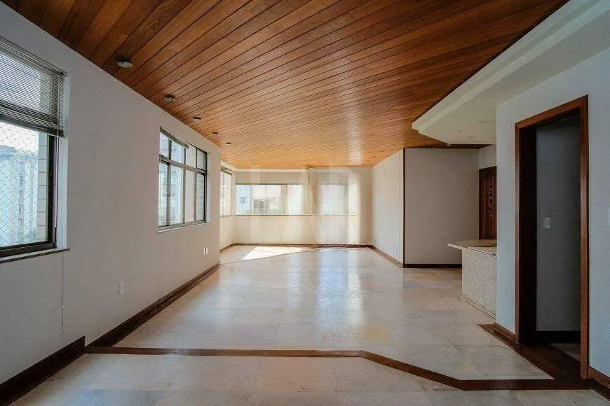 Foto 1 de Apartamento com 4 Quartos à venda, 220m² em Serra, Belo Horizonte