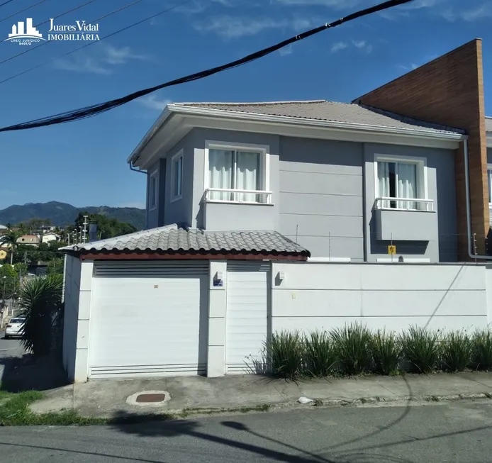 Foto 1 de Sobrado com 3 Quartos à venda, 220m² em Centro, Itaguaí