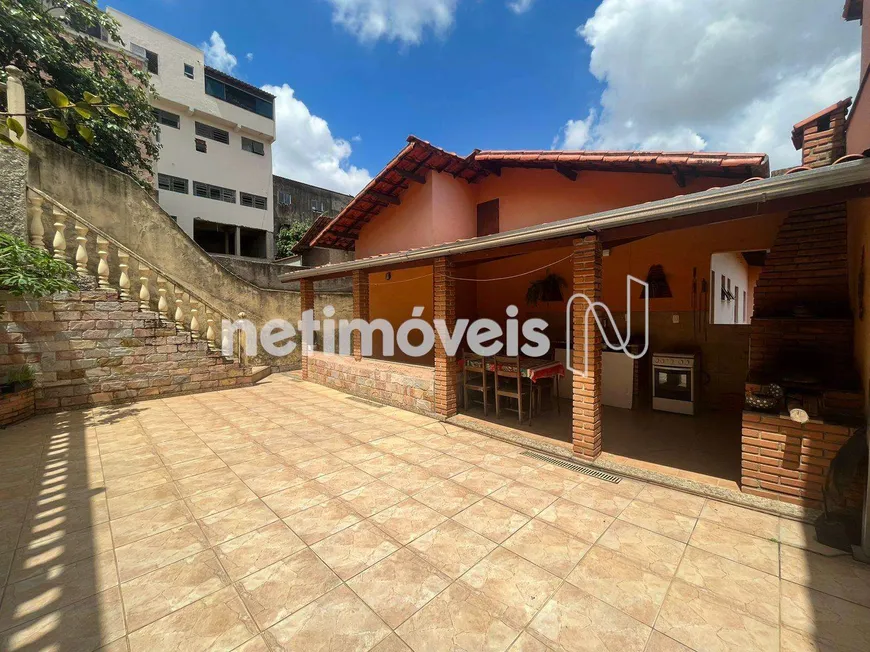 Foto 1 de Casa com 4 Quartos à venda, 395m² em Alto dos Caiçaras, Belo Horizonte