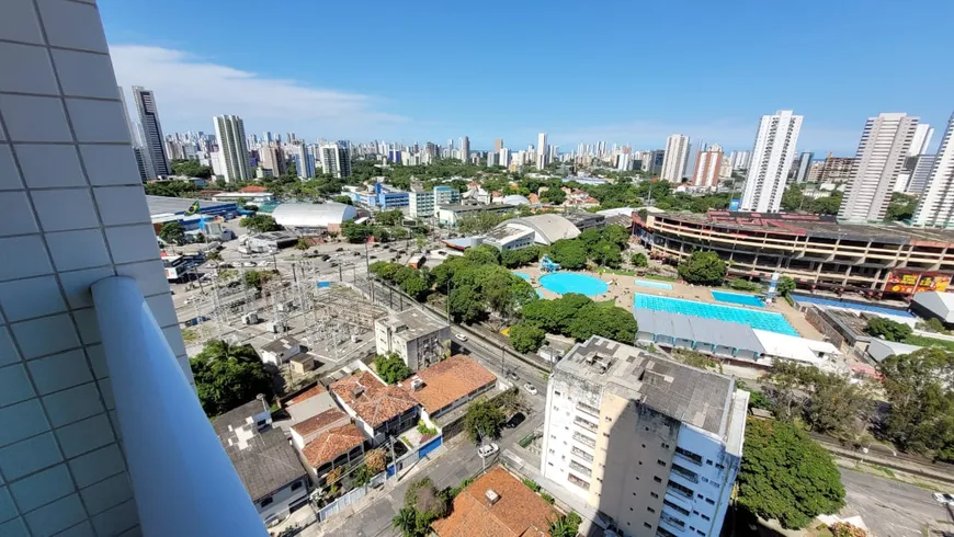 Foto 1 de Apartamento com 3 Quartos à venda, 67m² em Ilha do Retiro, Recife