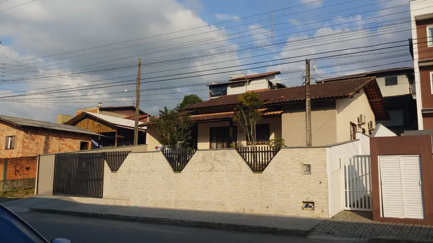 Foto 1 de Casa com 3 Quartos à venda, 158m² em São Luís, Jaraguá do Sul