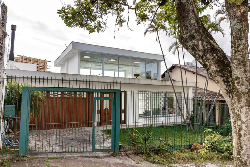 Foto 1 de Casa com 3 Quartos à venda, 353m² em Chácara das Pedras, Porto Alegre