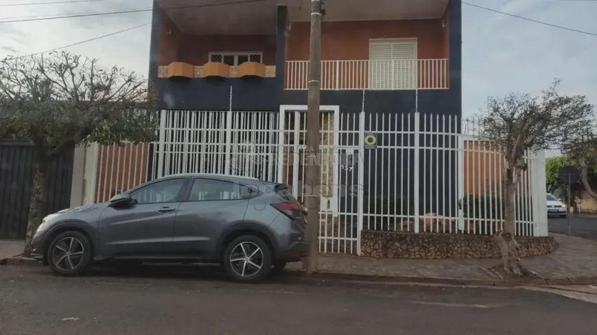 Foto 1 de Casa com 4 Quartos para alugar, 318m² em Vila Goyos, São José do Rio Preto