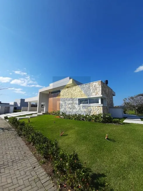 Foto 1 de Casa de Condomínio com 4 Quartos à venda, 370m² em Centro, Camboriú