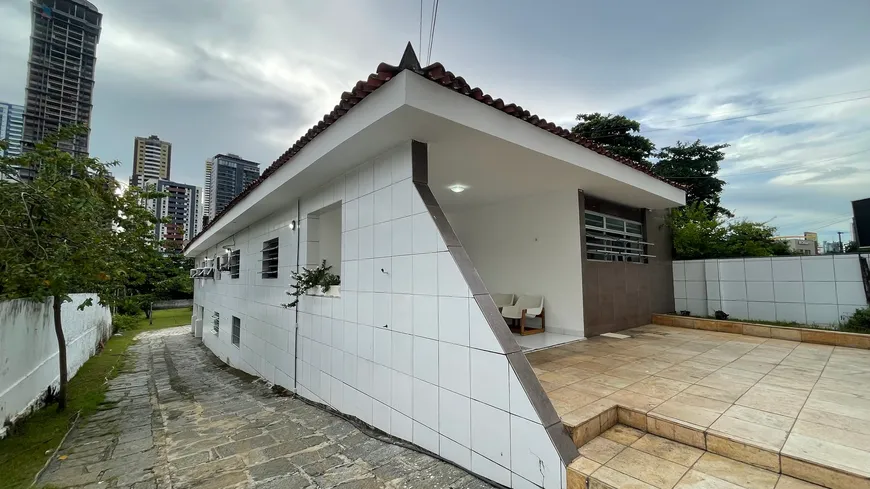 Foto 1 de Casa com 5 Quartos à venda, 580m² em Cabo Branco, João Pessoa