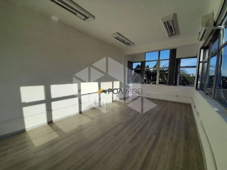 Foto 1 de Sala Comercial para alugar, 70m² em Navegantes, Porto Alegre