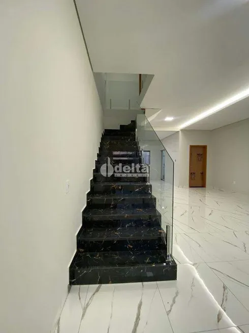 Foto 1 de Casa com 3 Quartos à venda, 135m² em Jardim Europa, Uberlândia