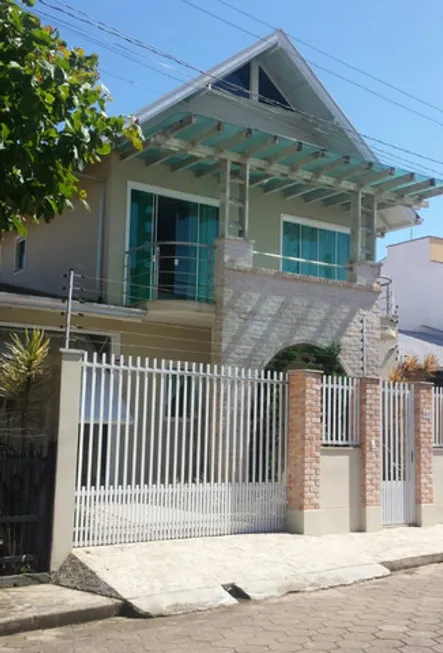 Foto 1 de Casa com 3 Quartos à venda, 296m² em Itacolomi, Balneário Piçarras