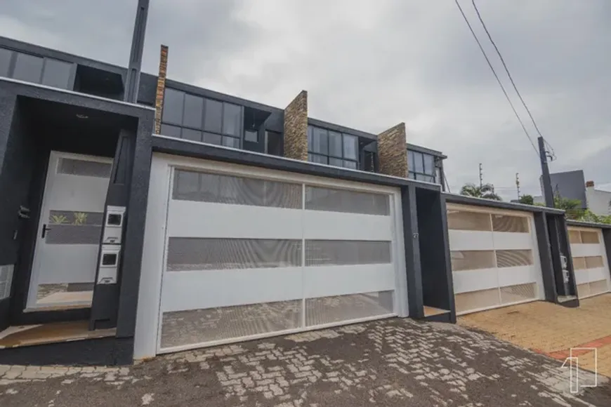 Foto 1 de Casa com 3 Quartos à venda, 200m² em Barra do Imbuí, Teresópolis