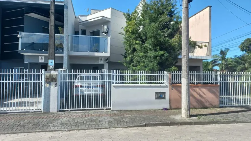Foto 1 de Sobrado com 3 Quartos à venda, 98m² em Aventureiro, Joinville