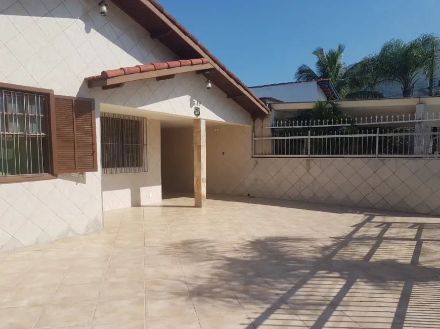 Foto 1 de Casa com 4 Quartos à venda, 144m² em Solemar, Praia Grande