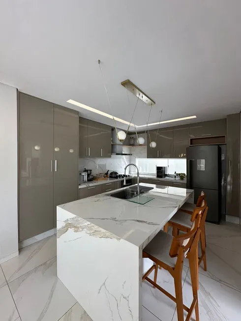 Foto 1 de Casa de Condomínio com 3 Quartos à venda, 210m² em Uruguai, Teresina