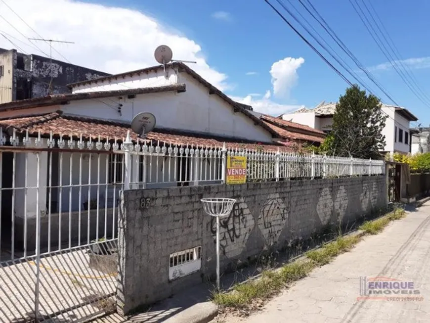 Foto 1 de Casa com 3 Quartos à venda, 115000m² em Centro, Araruama