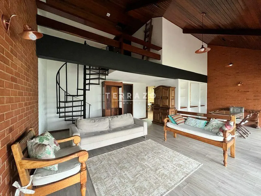 Foto 1 de Casa com 4 Quartos à venda, 185m² em Granja Comary, Teresópolis