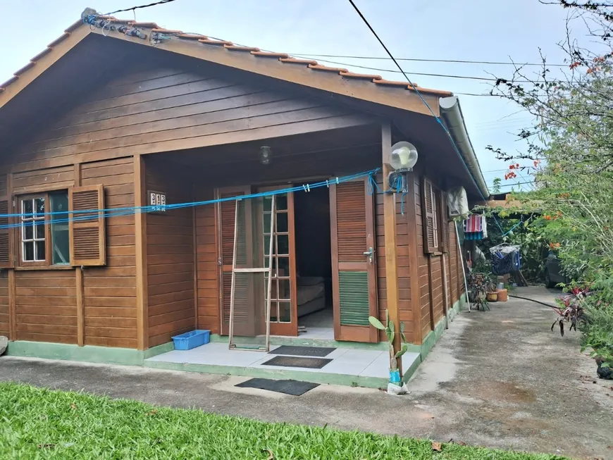 Foto 1 de Casa com 2 Quartos à venda, 70m² em Campeche, Florianópolis
