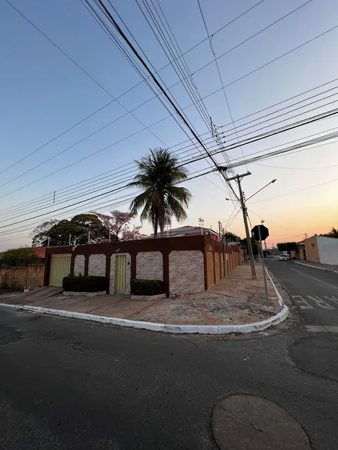 Foto 1 de Sobrado com 5 Quartos à venda, 314m² em Cidade Alta, Cuiabá