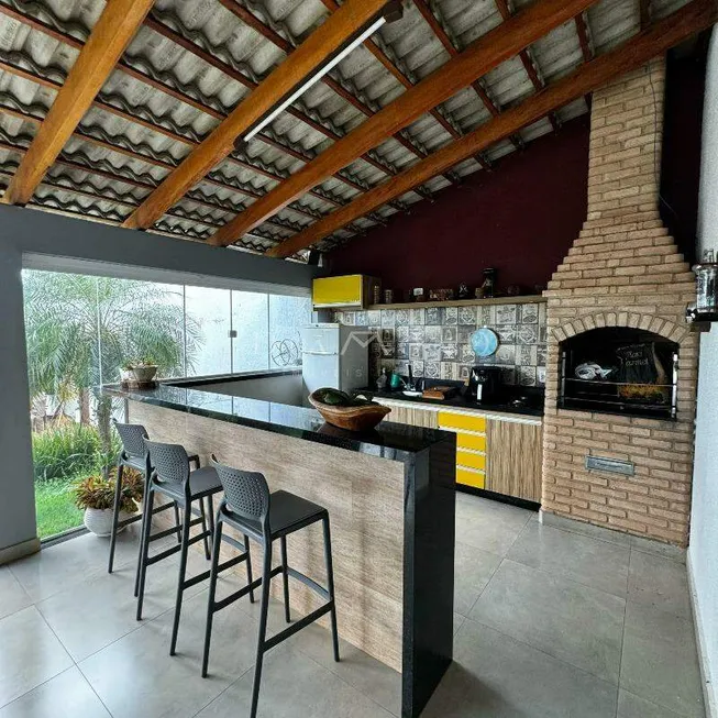 Foto 1 de Casa com 4 Quartos à venda, 285m² em Cidade Jardim, Uberlândia