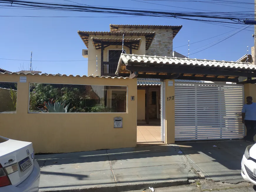 Foto 1 de Casa com 5 Quartos à venda, 250m² em Novo Rio das Ostras, Rio das Ostras