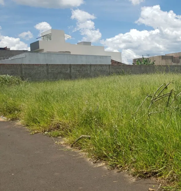 Foto 1 de Lote/Terreno à venda, 250m² em Jardim Botânico, Uberlândia