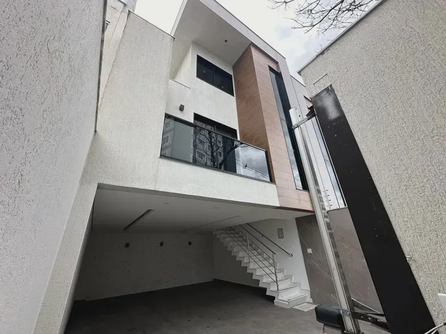 Foto 1 de Casa com 3 Quartos à venda, 180m² em Santa Rosa, Belo Horizonte