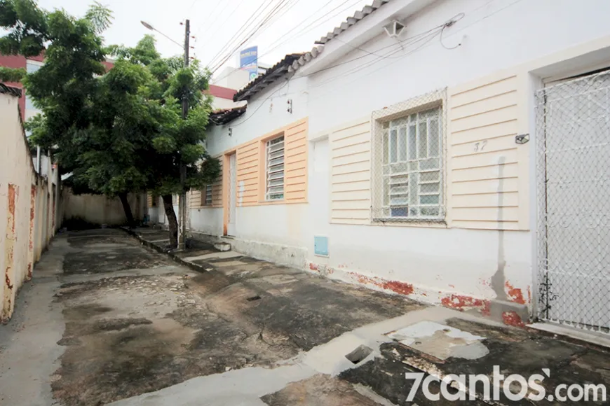 Foto 1 de Casa com 2 Quartos para alugar, 100m² em Fátima, Fortaleza