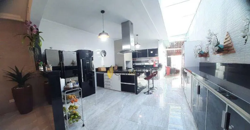 Foto 1 de Casa com 5 Quartos à venda, 299m² em Jardim, Santo André