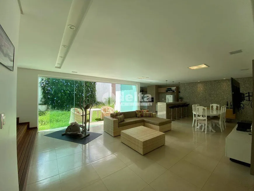 Foto 1 de Casa com 5 Quartos à venda, 470m² em Tibery, Uberlândia