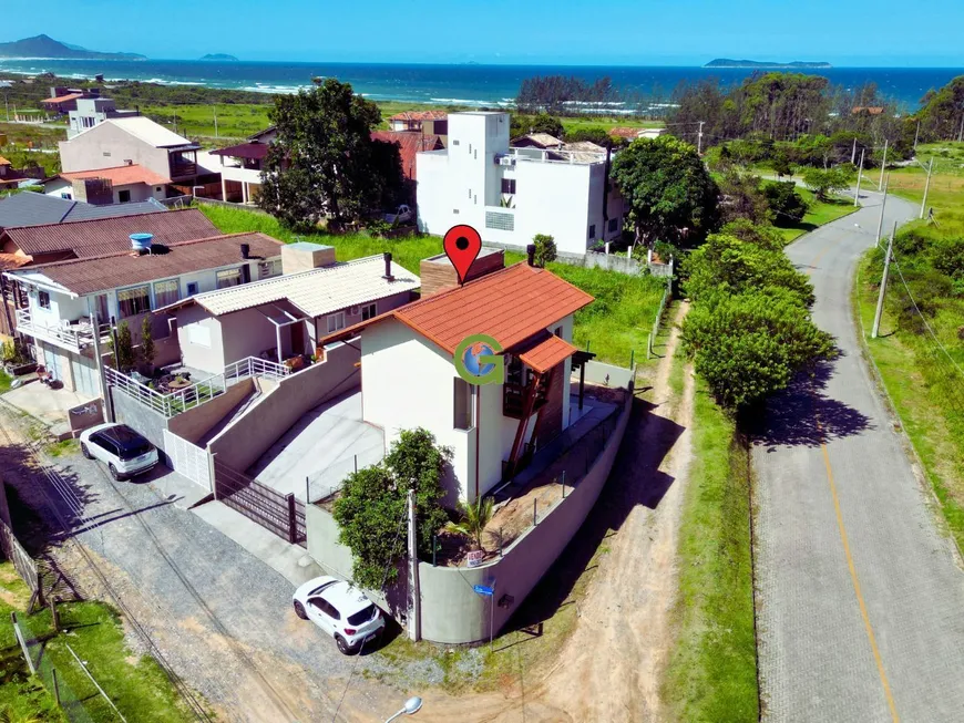 Foto 1 de Casa com 2 Quartos à venda, 111m² em Praia da Gamboa, Garopaba