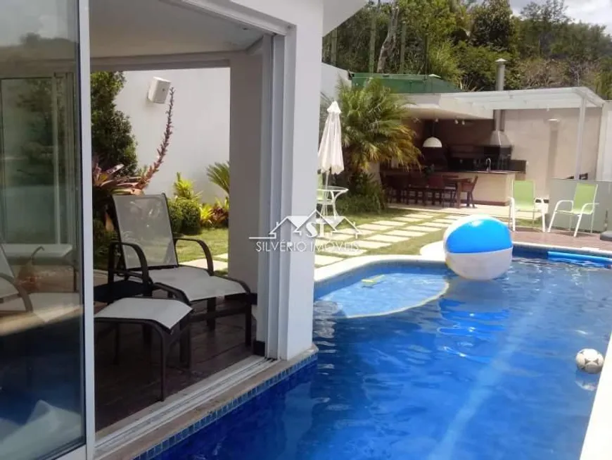 Foto 1 de Casa de Condomínio com 4 Quartos à venda, 280m² em Itaipava, Petrópolis