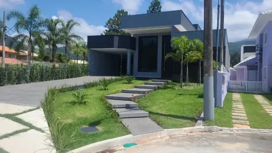 Foto 1 de Casa de Condomínio com 4 Quartos à venda, 238m² em Condomínio Reserva do Sahy, Mangaratiba