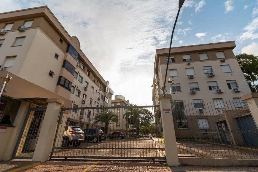 Foto 1 de Apartamento com 2 Quartos à venda, 57m² em Teresópolis, Porto Alegre