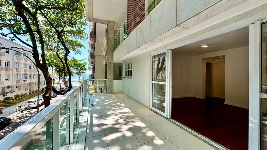 Foto 1 de Apartamento com 3 Quartos para venda ou aluguel, 220m² em Leblon, Rio de Janeiro