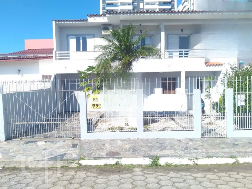 Foto 1 de Casa com 5 Quartos à venda, 259m² em Kobrasol, São José