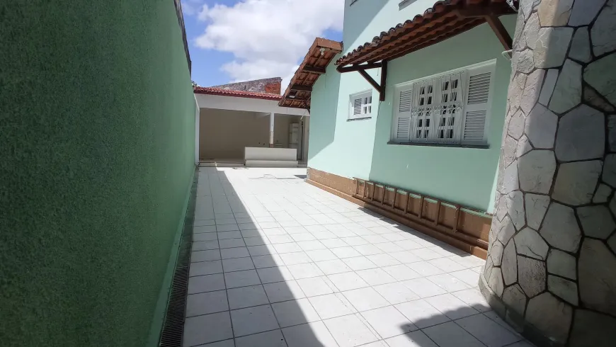 Foto 1 de Casa com 6 Quartos à venda, 328m² em Vila União, Fortaleza