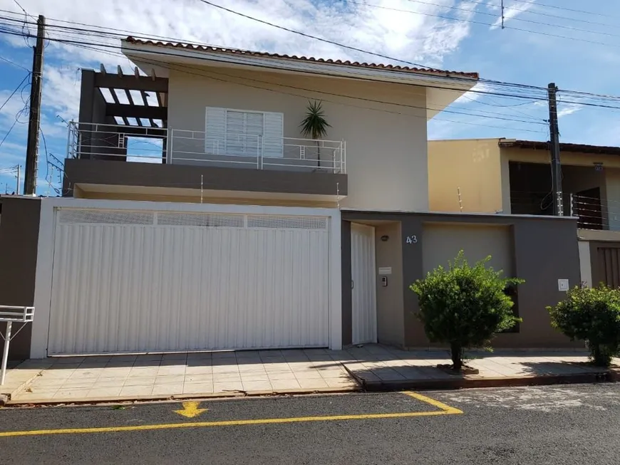 Foto 1 de Sobrado com 3 Quartos para venda ou aluguel, 300m² em Vila Goyos, São José do Rio Preto