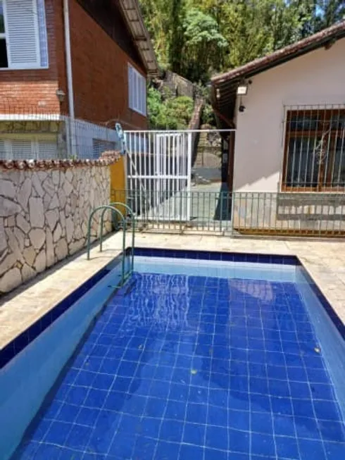 Foto 1 de Casa com 4 Quartos à venda, 215m² em Castelanea, Petrópolis