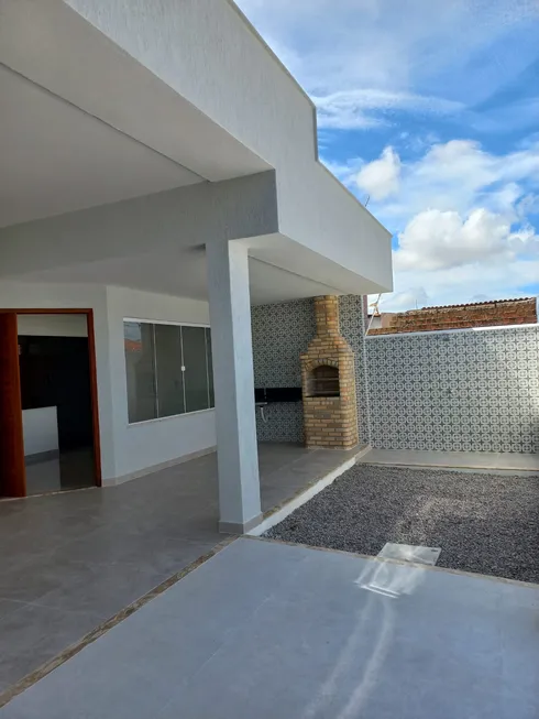 Foto 1 de Casa com 3 Quartos à venda, 131m² em Emaús, Parnamirim