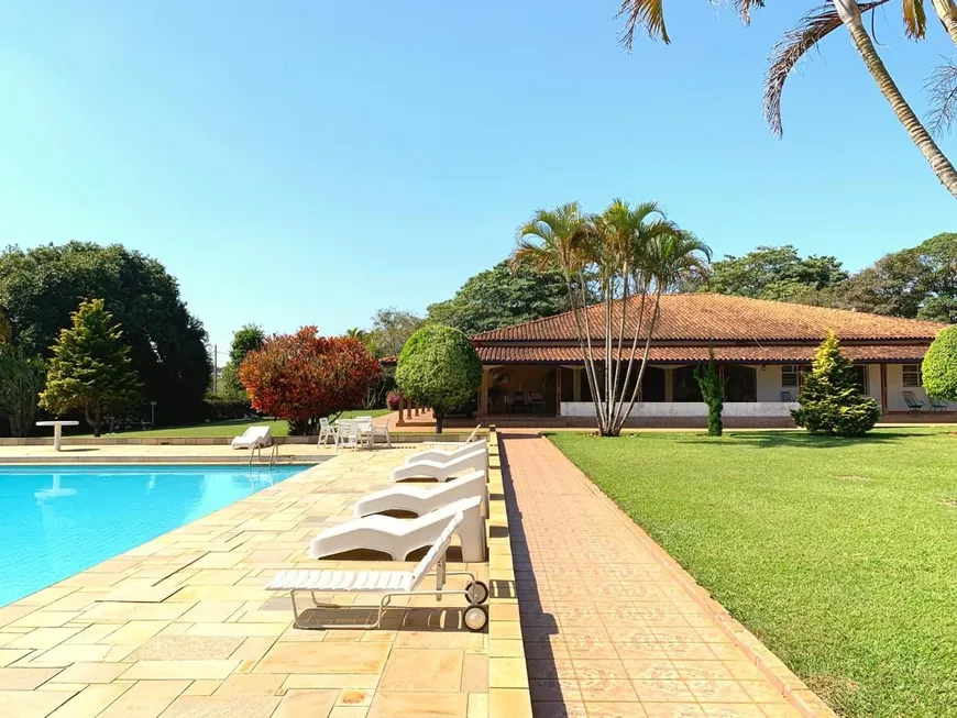 Foto 1 de Fazenda/Sítio com 7 Quartos à venda, 150m² em Zona Rural, Sarapuí