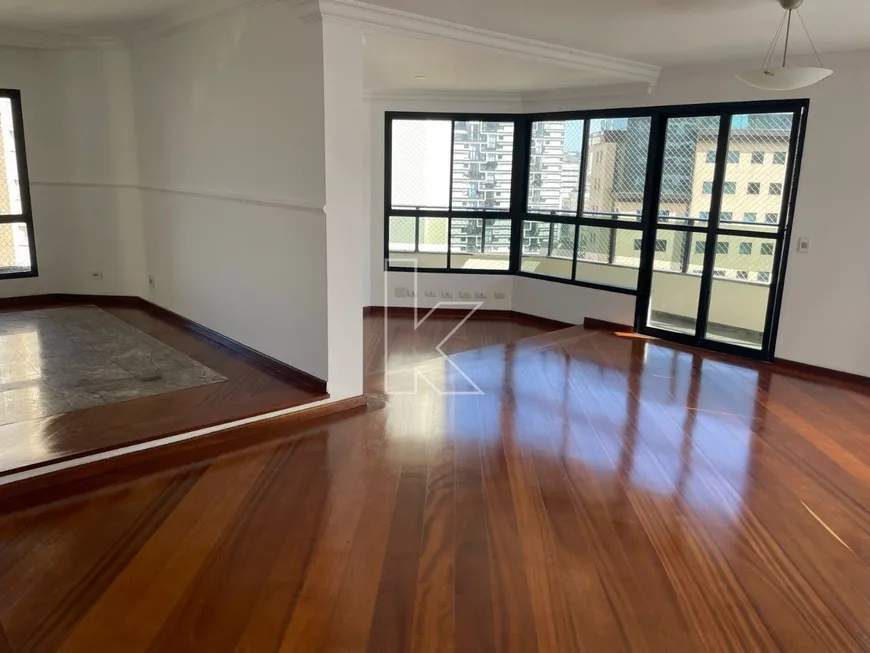 Foto 1 de Apartamento com 4 Quartos para venda ou aluguel, 221m² em Vila Uberabinha, São Paulo