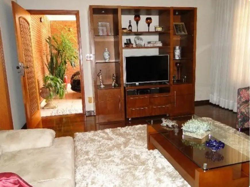 Foto 1 de Casa com 3 Quartos à venda, 250m² em Independência, Ribeirão Preto