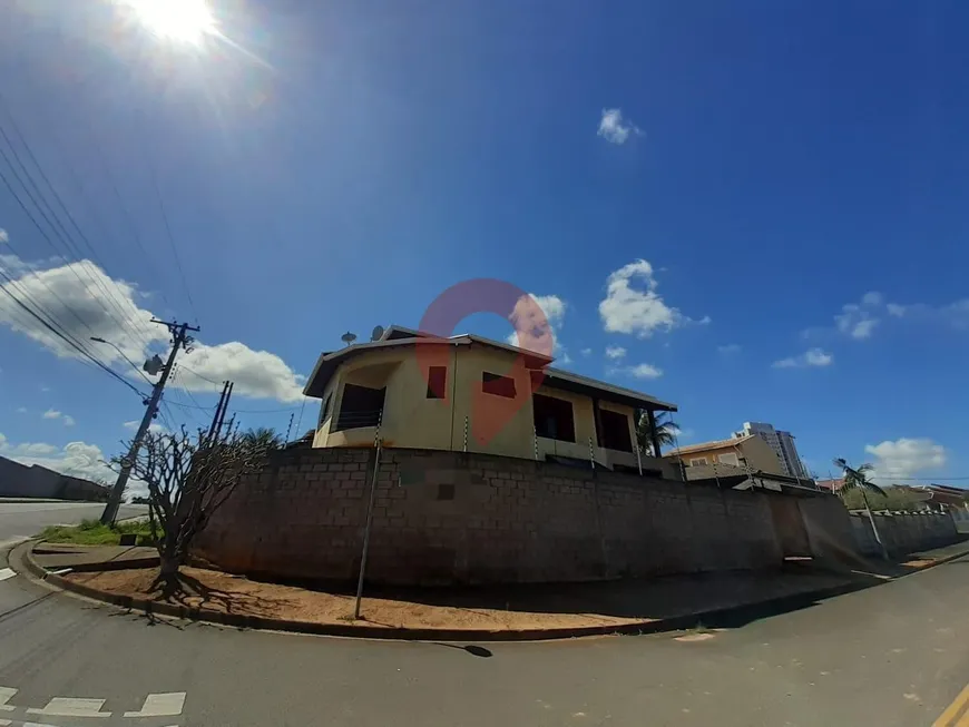 Foto 1 de Sobrado com 3 Quartos à venda, 295m² em Santa Helena, Valinhos