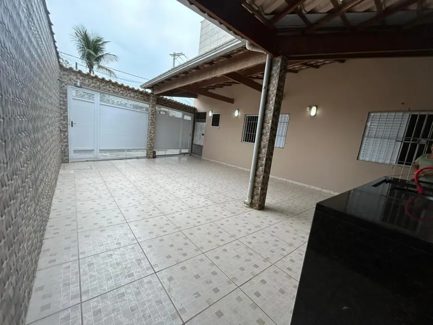 Foto 1 de Casa com 2 Quartos à venda, 50m² em Suarão, Itanhaém